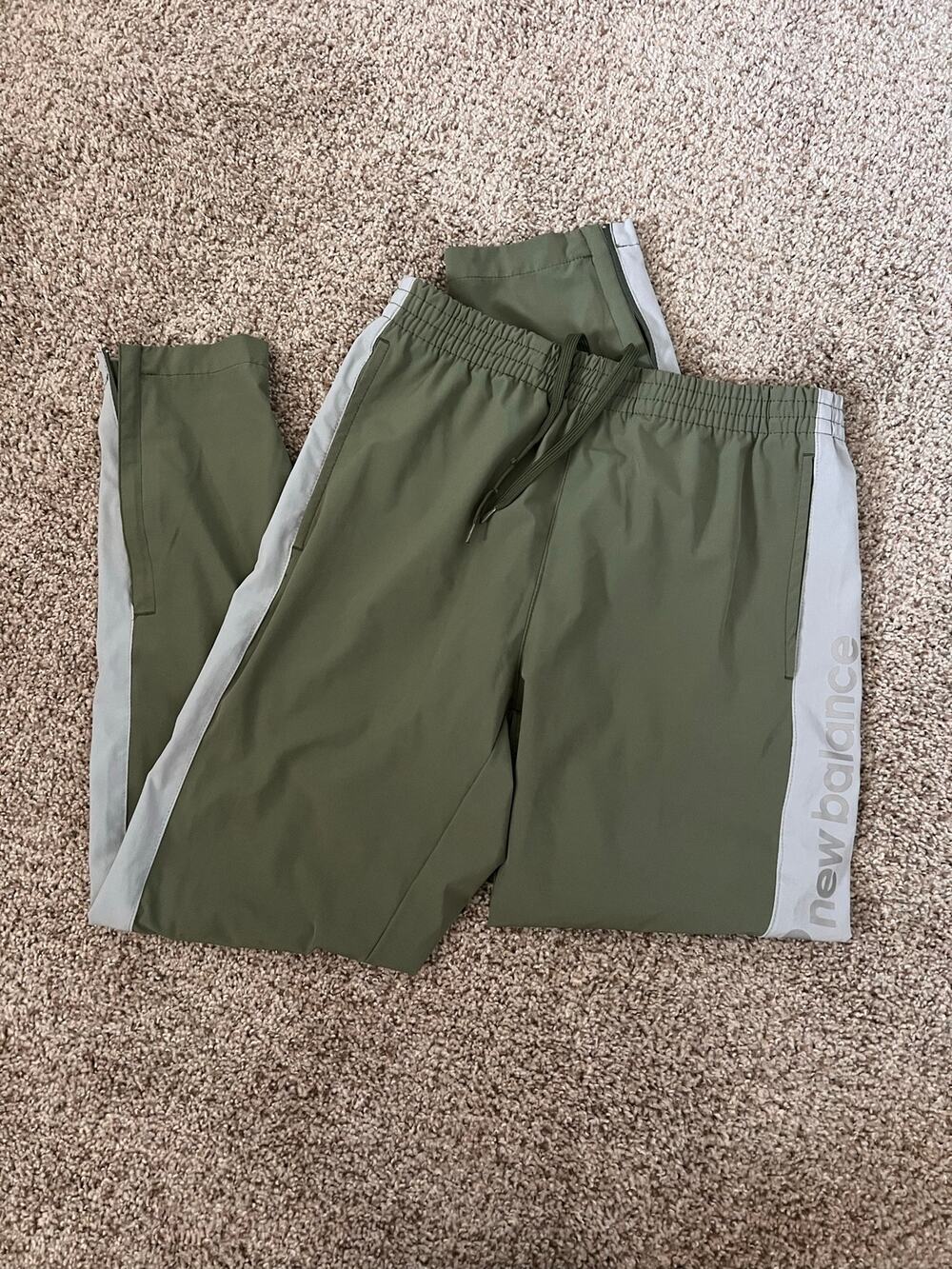 New Balance Green Track Pants Women's Athletic Relaxed Fit Zip Ankle